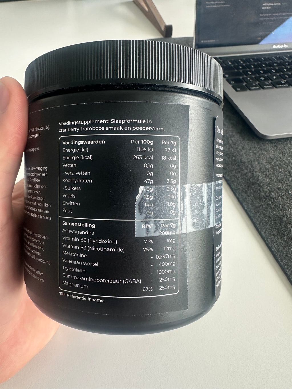 Etiket HYPN8 Night Formula met ingredienten magnesium tryptofaan melatonine